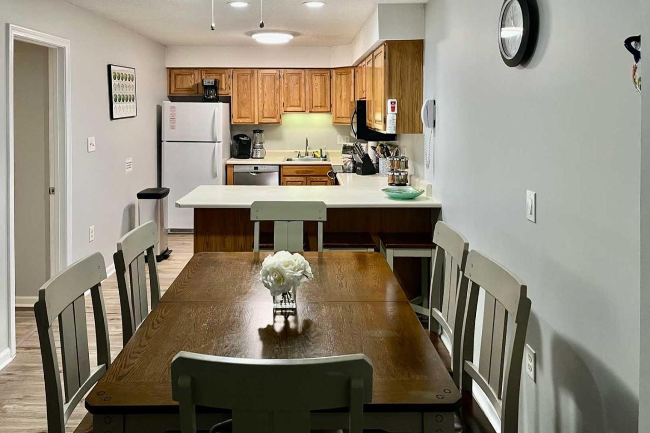 With Views, Pool, Hot Tub And Balcony! Apartment