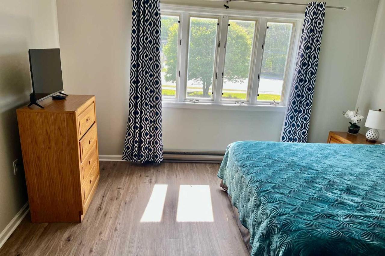 With Views, Pool, Hot Tub And Balcony! *